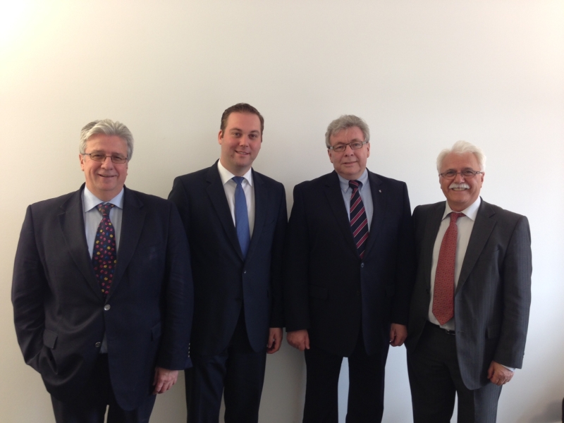 von links: Bürgermeister Martin Benz, Felix Schreiner MdL, Bürgermeister Volker Jungmann und Hidir Gürakar MdL