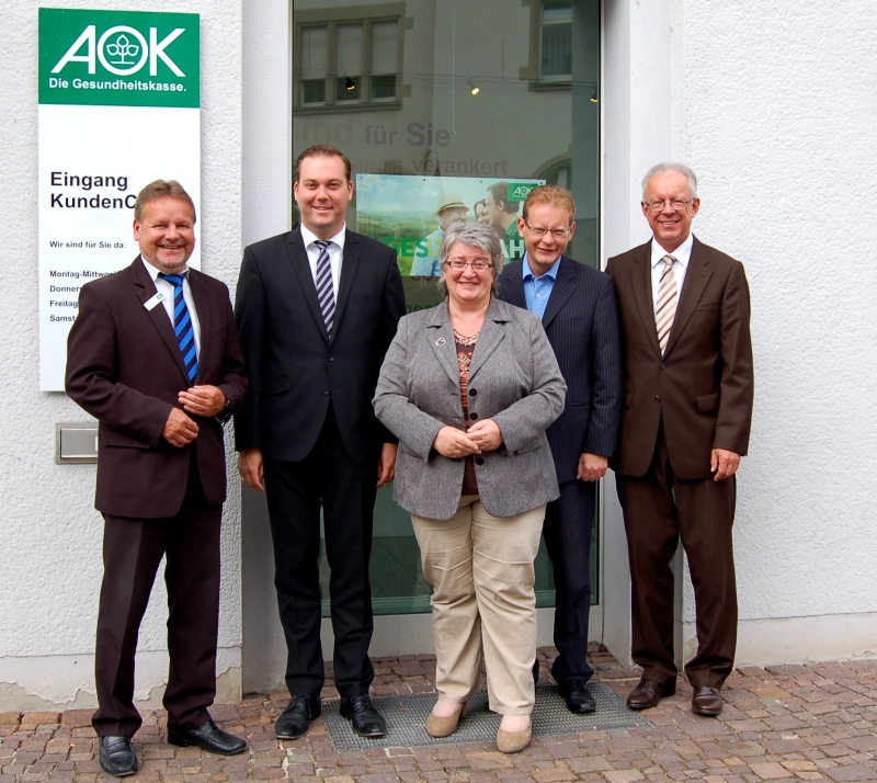 von links: Dietmar Wieland (AOK-Chef der Bezirksdirektion Hochrhein-Bodensee), Felix Schreiner MdL, Gabriele Schmidt MdB, Thomas Dörflinger MdB und Uwe Daltoe (AOK-Vizechef)