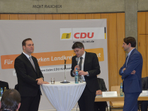 Landrat Dr. Martin Kistler (Waldshut) zwischen den Moderatoren Felix Schreiner MdL (links) und Andreas Jung MdB