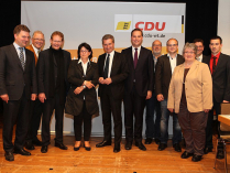 Der neu gewählte Vorstand mit den Herren Oettinger und Dr. Schwab   Bildnachweis: Südkurier