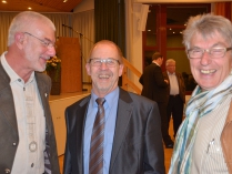 Herbert Rudloff (Wehr, links) und Siegfried Eckert (Rickenbach) verabschieden sich von Uli Jahn